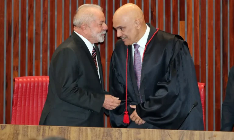 Recuo dos EUA sobre Moraes acelera decadência bolsonarista e fortalece Lula, aponta professor