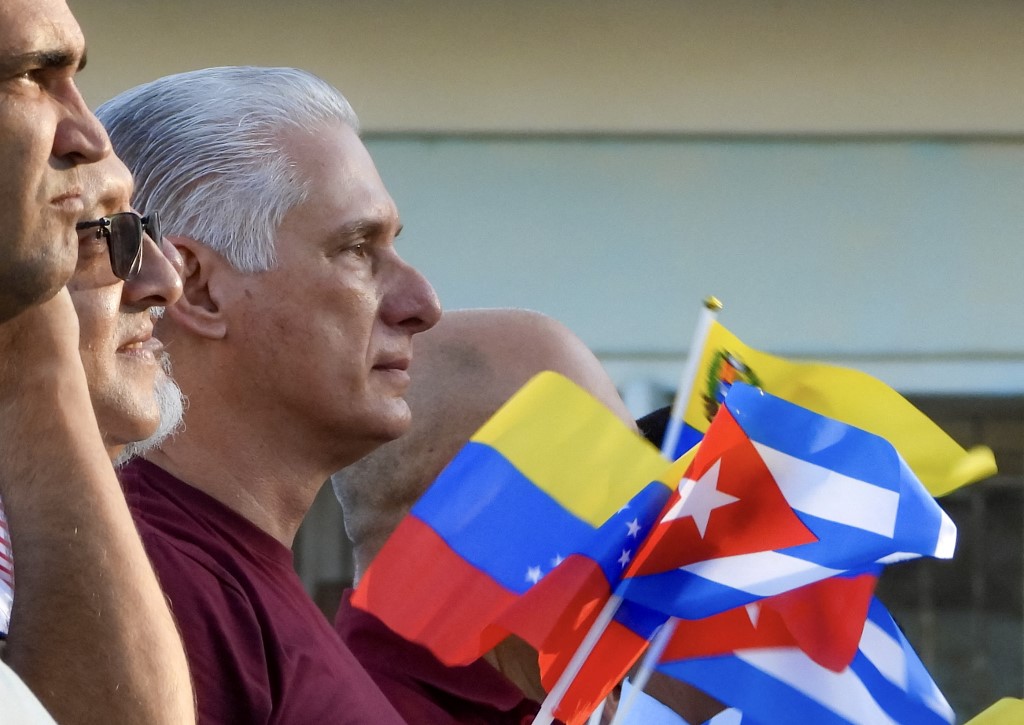 O presidente de Cuba, Miguel Díaz-Canel, participa de um Ato de Solidariedade com a Venezuela, em Havana, em 17 de outubro de 2025.
