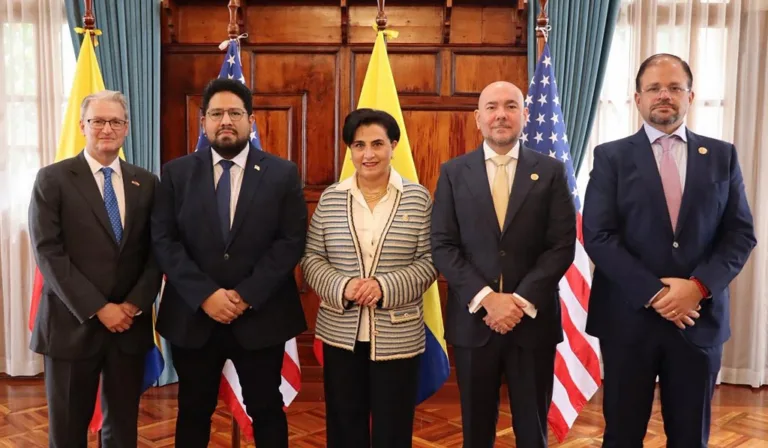 Estados Unidos ampliam presença militar no Equador para realizar 'operações conjuntas'