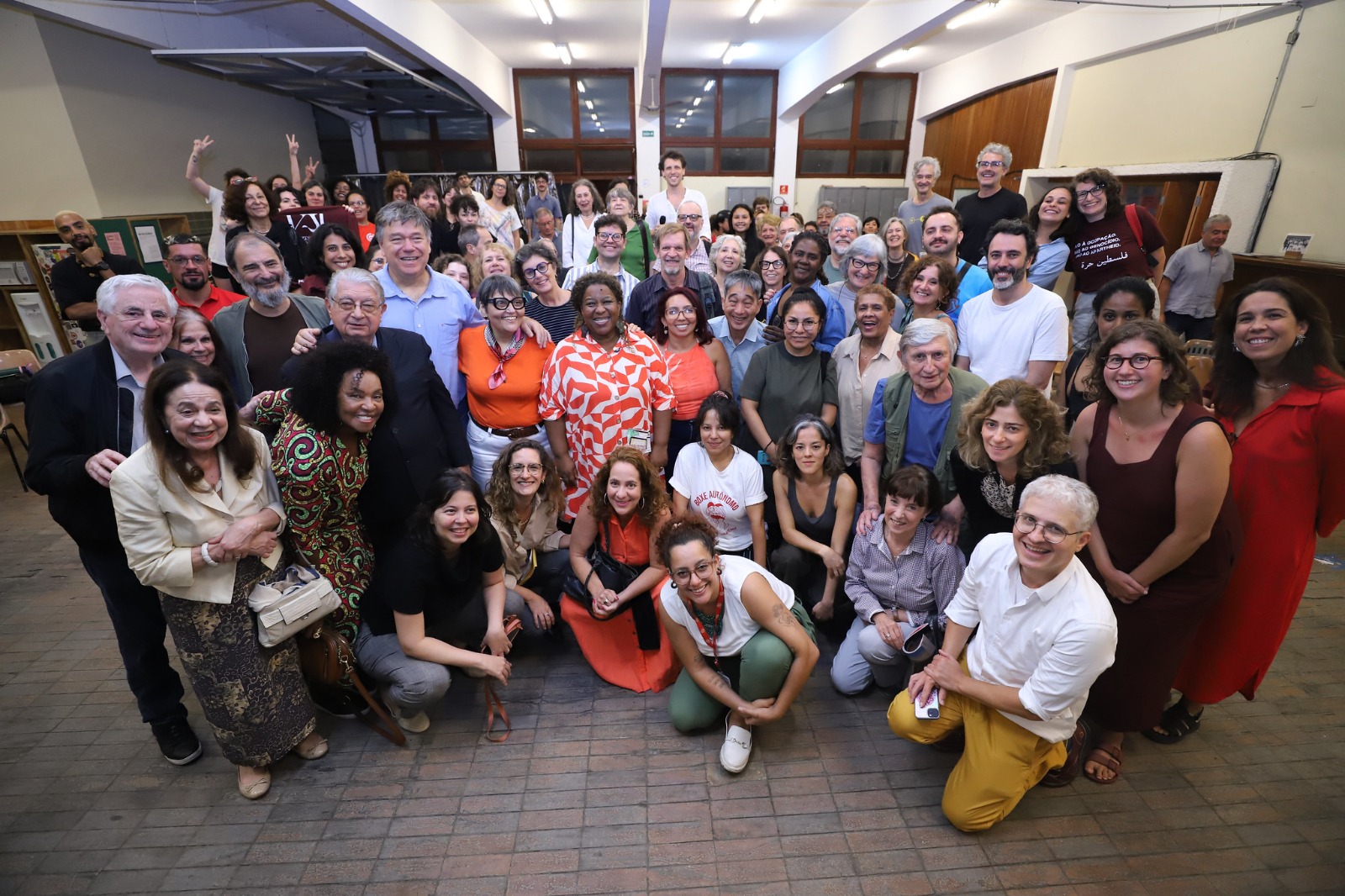 A ministra Macaé Evaristo em visita à Casa do Povo