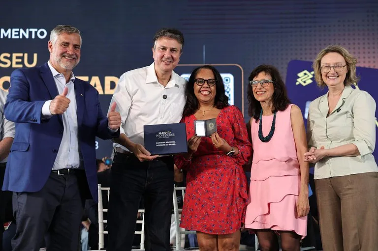 Carteira oferece aos docentes acesso facilitado a descontos em atividades culturais, como cinemas, teatros e shows, além de benefícios exclusivos do programa