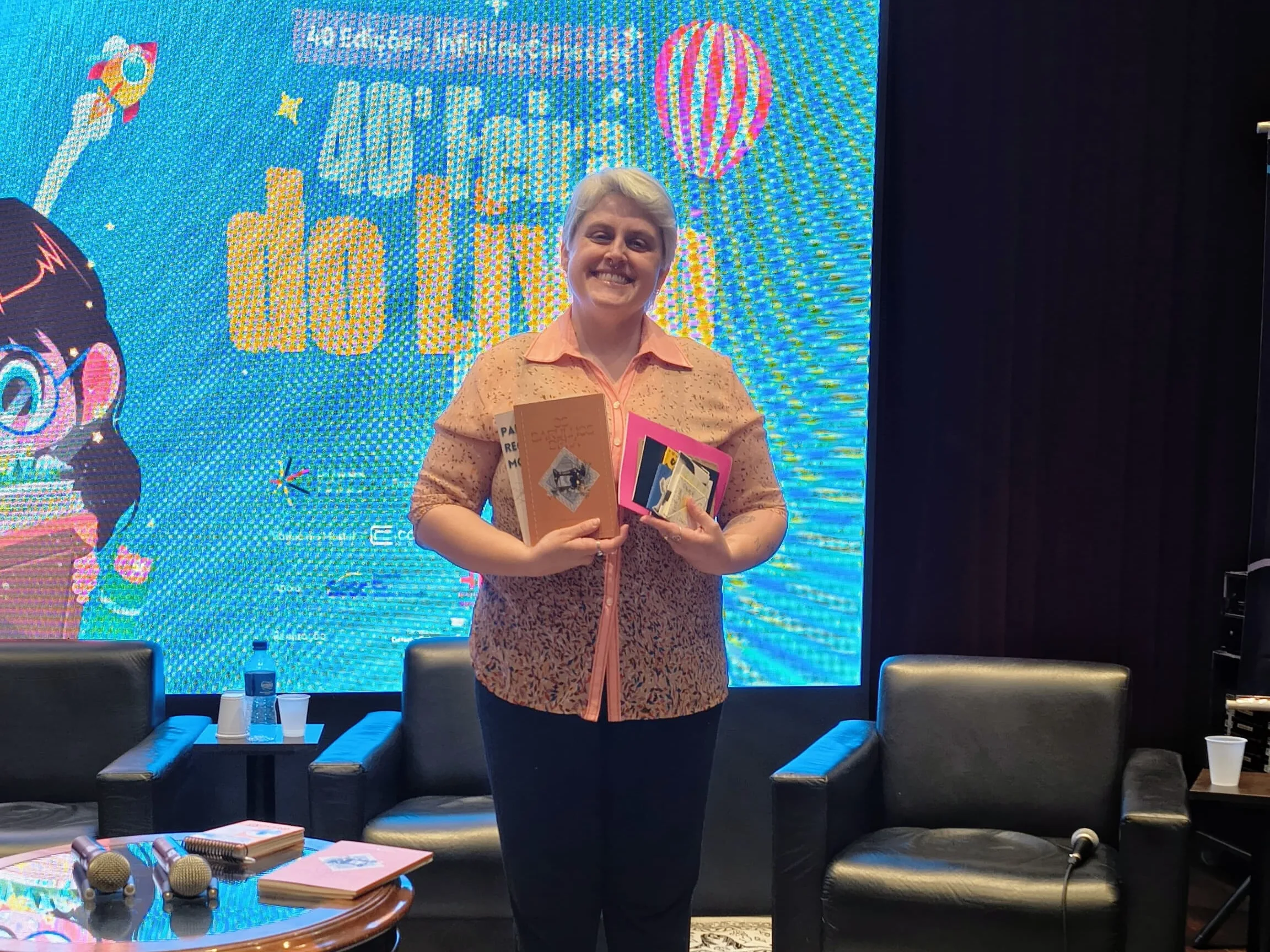 É também da experiência da maternidade que nasce o impulso de transformar afeto e amor em palavras