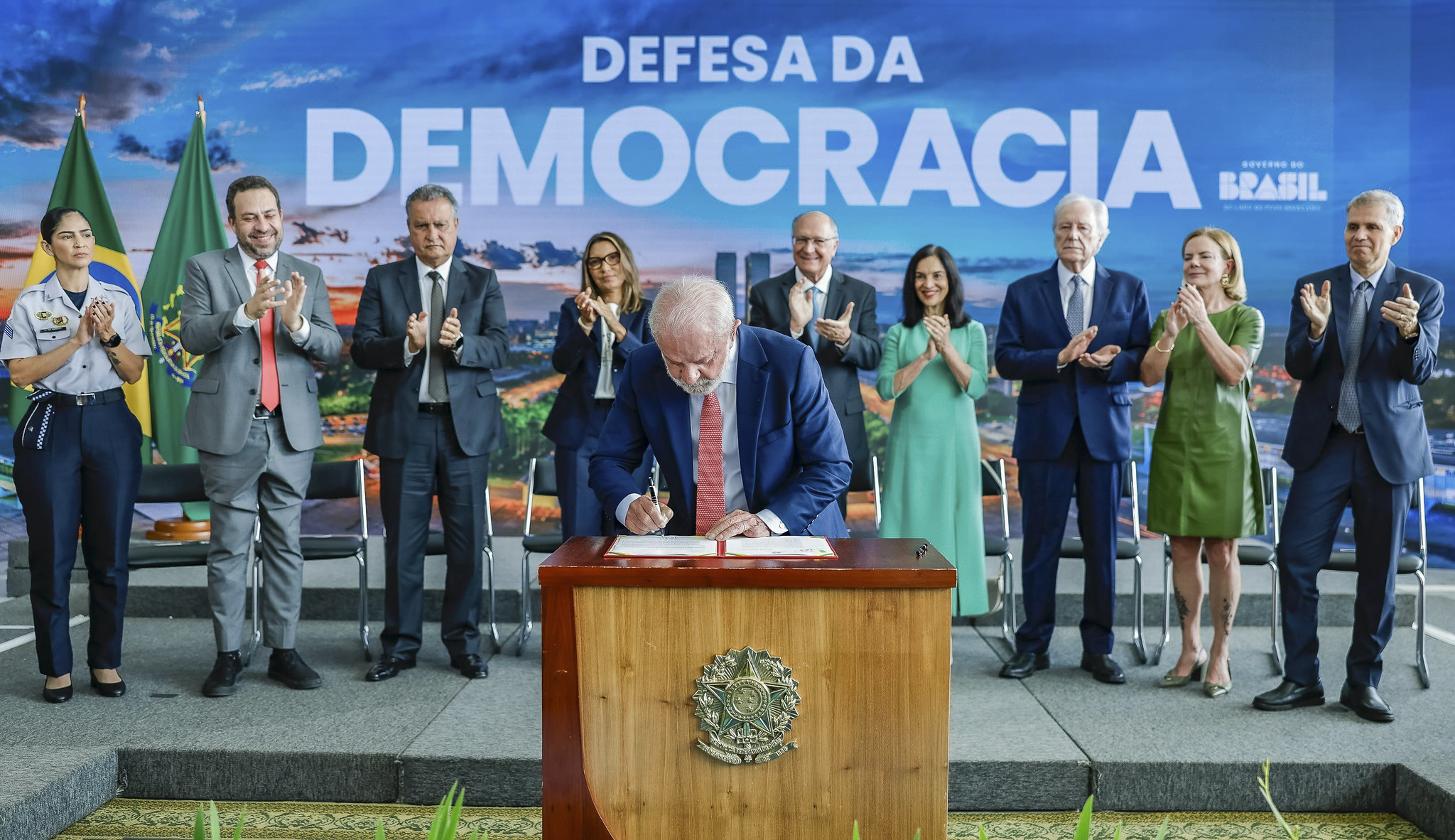 Presidente Lula assina o veto ao projeto de lei da "dosimetria"