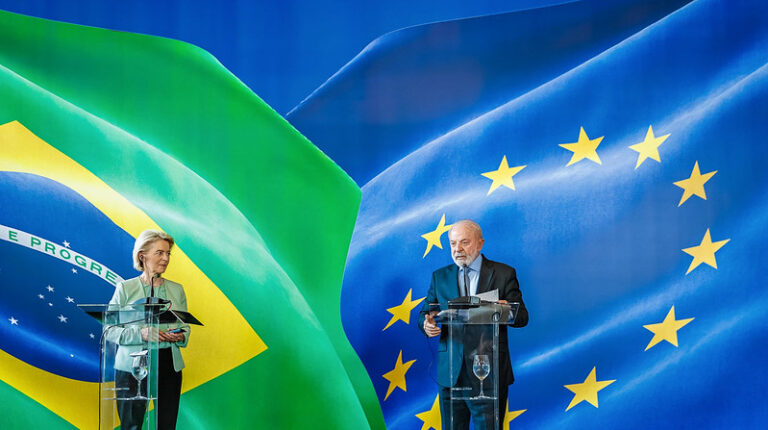 Após mais de 25 anos, acordo UE-Mercosul é assinado no Paraguai 