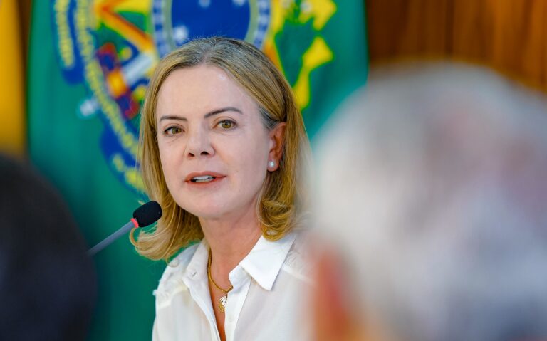 Gleisi rebate críticas ao governo no caso Master e sai em defesa de Lewandowski
