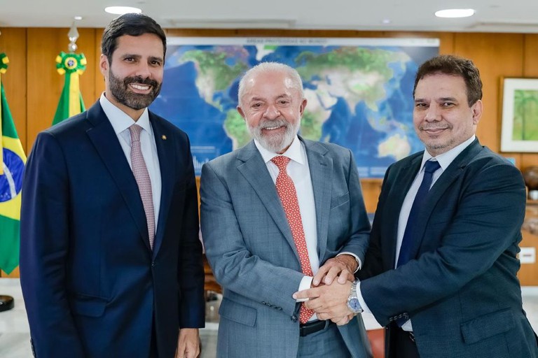 Lula ao lado do novo ministro da Justiça Wellington César Lima e Silva