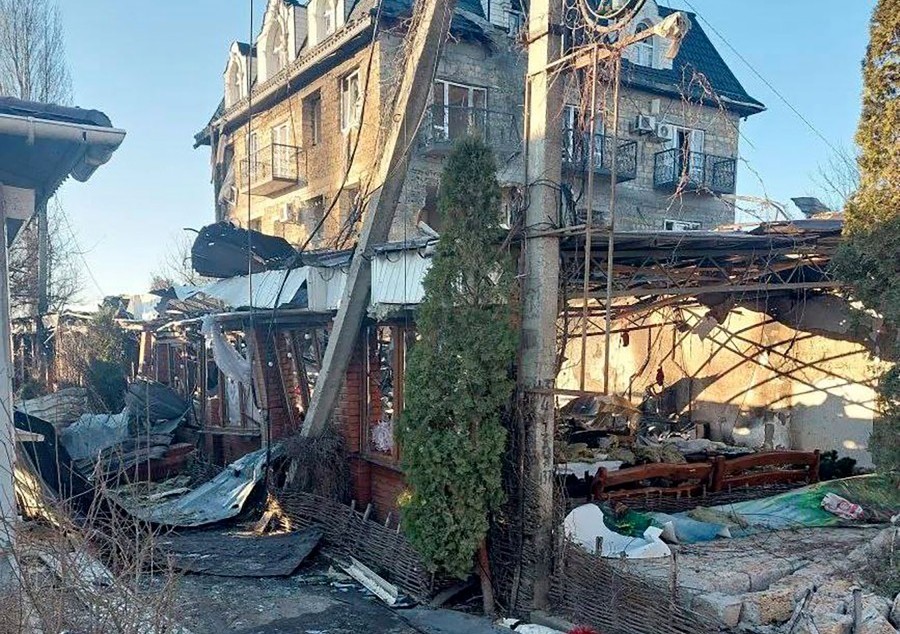 Ataque de drone atinge área residencial de região russa