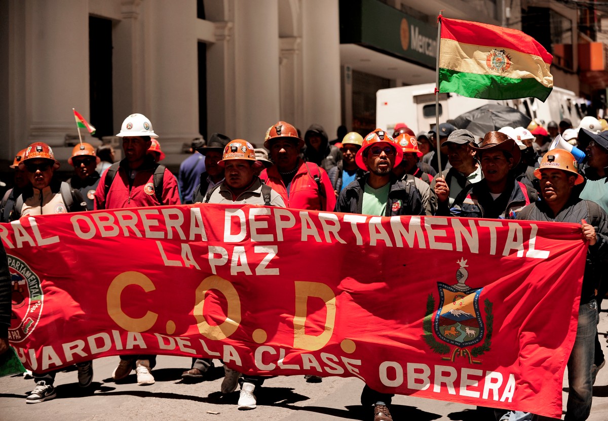 Manifestantes protestam em La Paz, capital da Bolívia