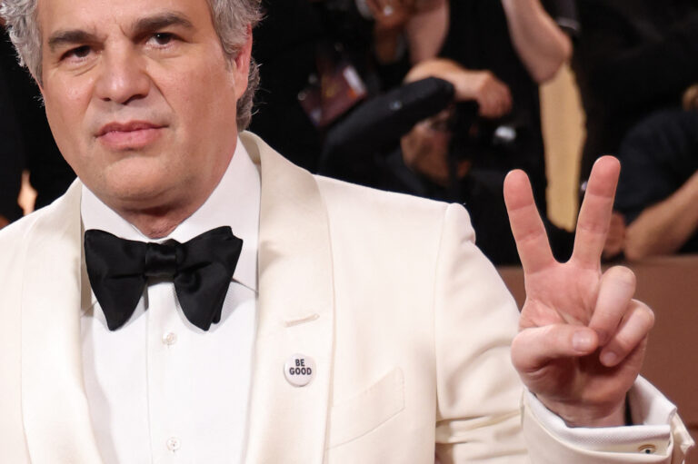 Mark Ruffalo chama Trump de 'pior ser humano' durante cerimônia do Globo de Ouro