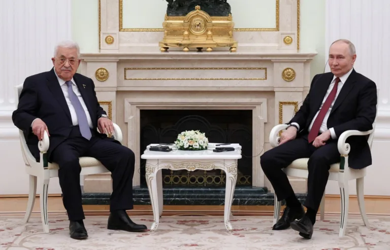 Putin se reúne com líder palestino e promete US$ 1 bi para reconstrução de Gaza
