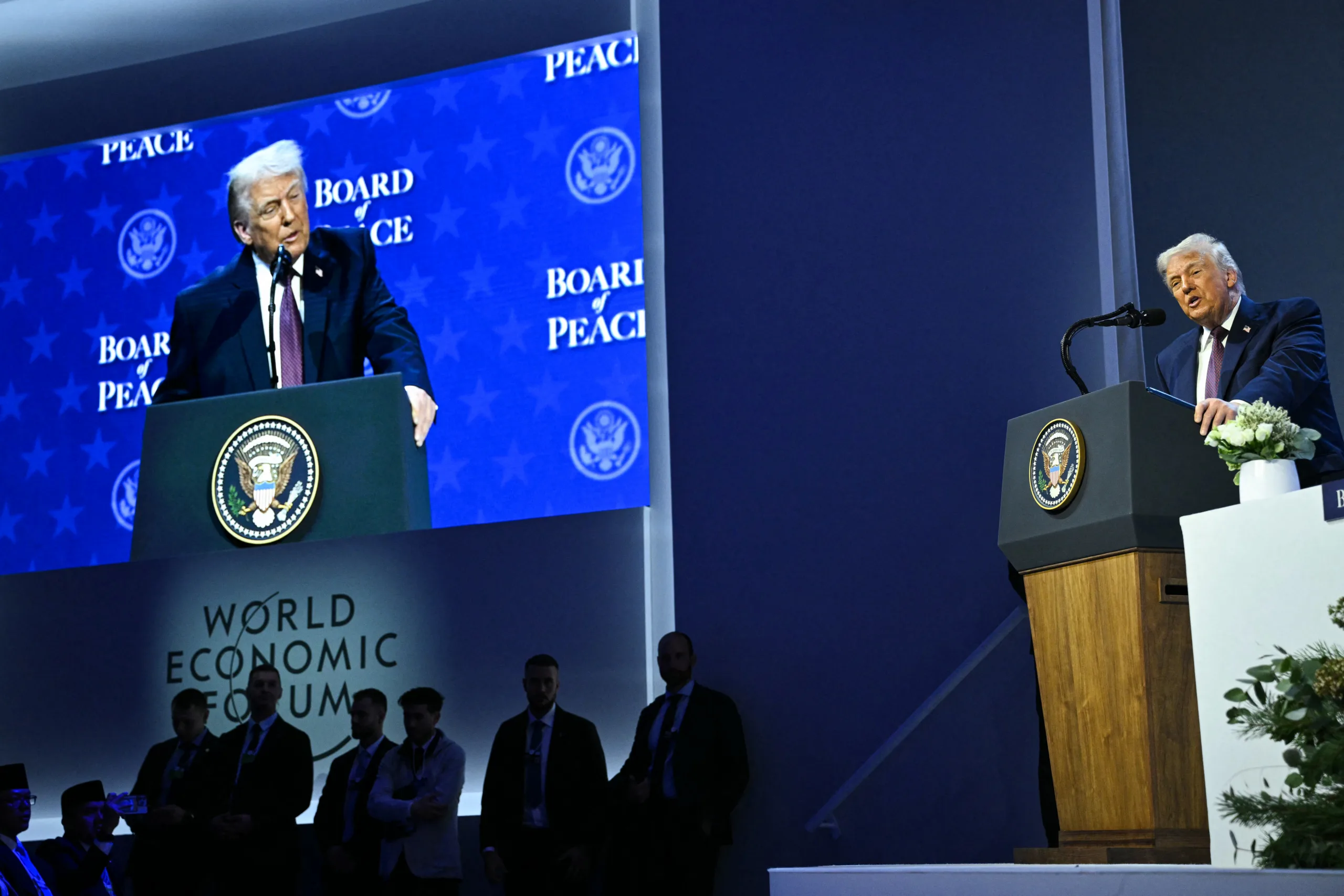 Trump celebrou as conquistas militares dos EUA e disse que mundo está "mais calmo" um ano depois de assumir a Casa Branca