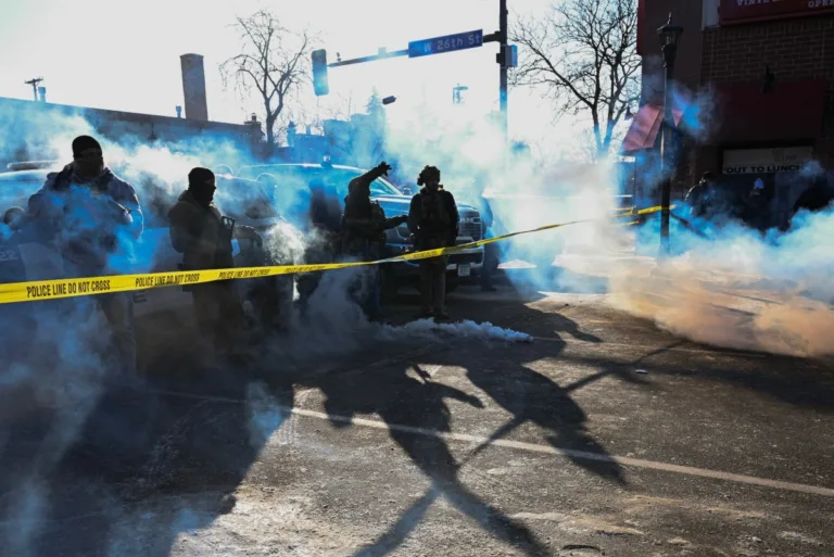 Morre homem baleado por agentes do ICE durante protestos em Minneapolis, nos EUA