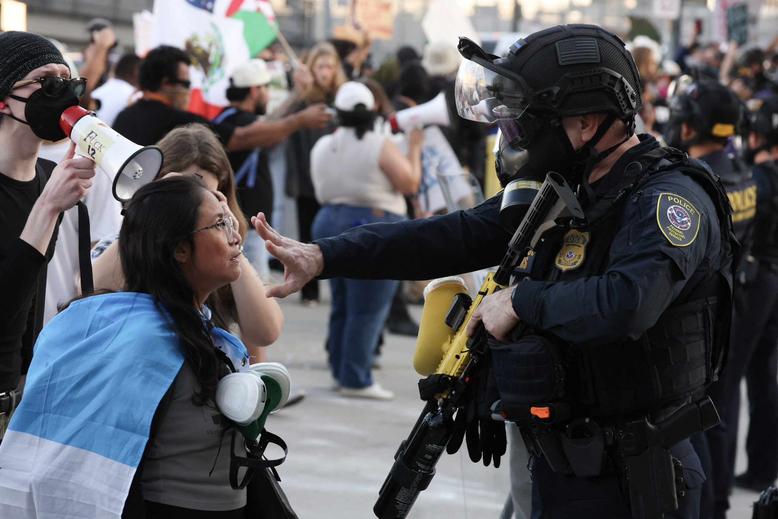 Ice reprime manifestações