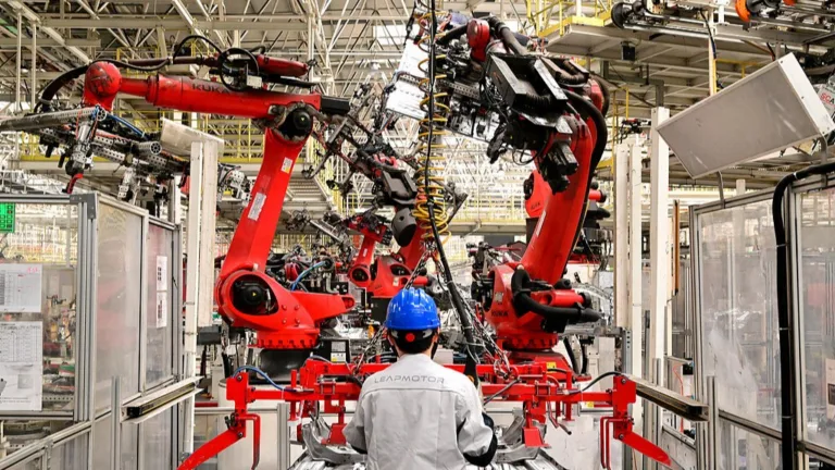 China registra crescimento de 5% do PIB em 2025 apesar de tarifas dos EUA