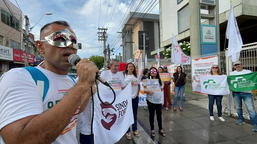 Nos dias 17, 24, 31 de janeiro e dia 7 de fevereiro, os sindicatos realizarão mobilização na Praia de Iracema com o bloco “Reajusta Aí!”.