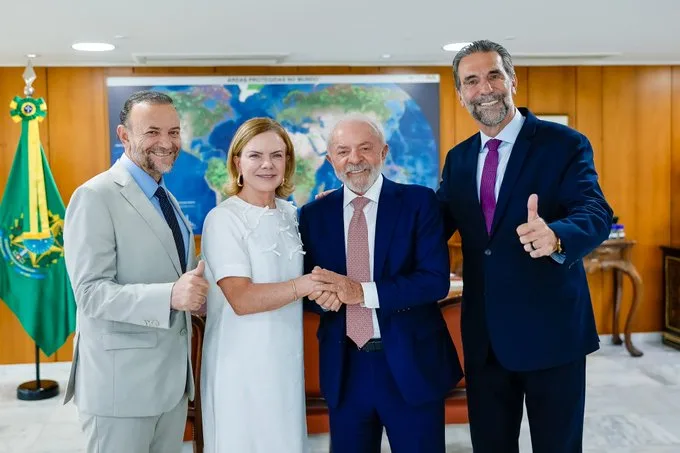 A ministra Gleisi Hoffmann anunciou nas redes sociais que vai disputar o Senado