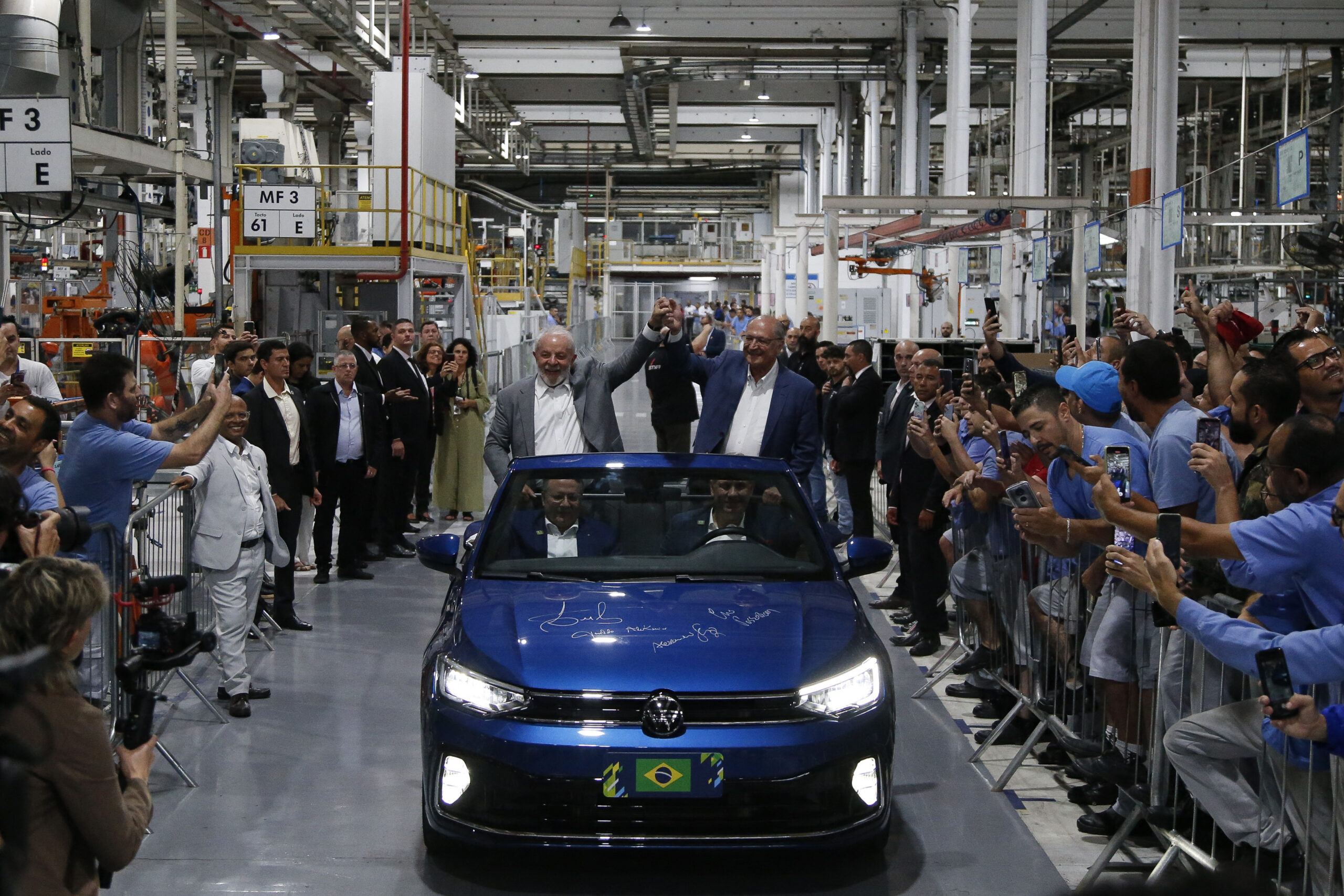 O presidente Lula e o vice Geraldo Alckmin em visita a fábrica da Volkswagen em São Bernardo do Campo, em 2024