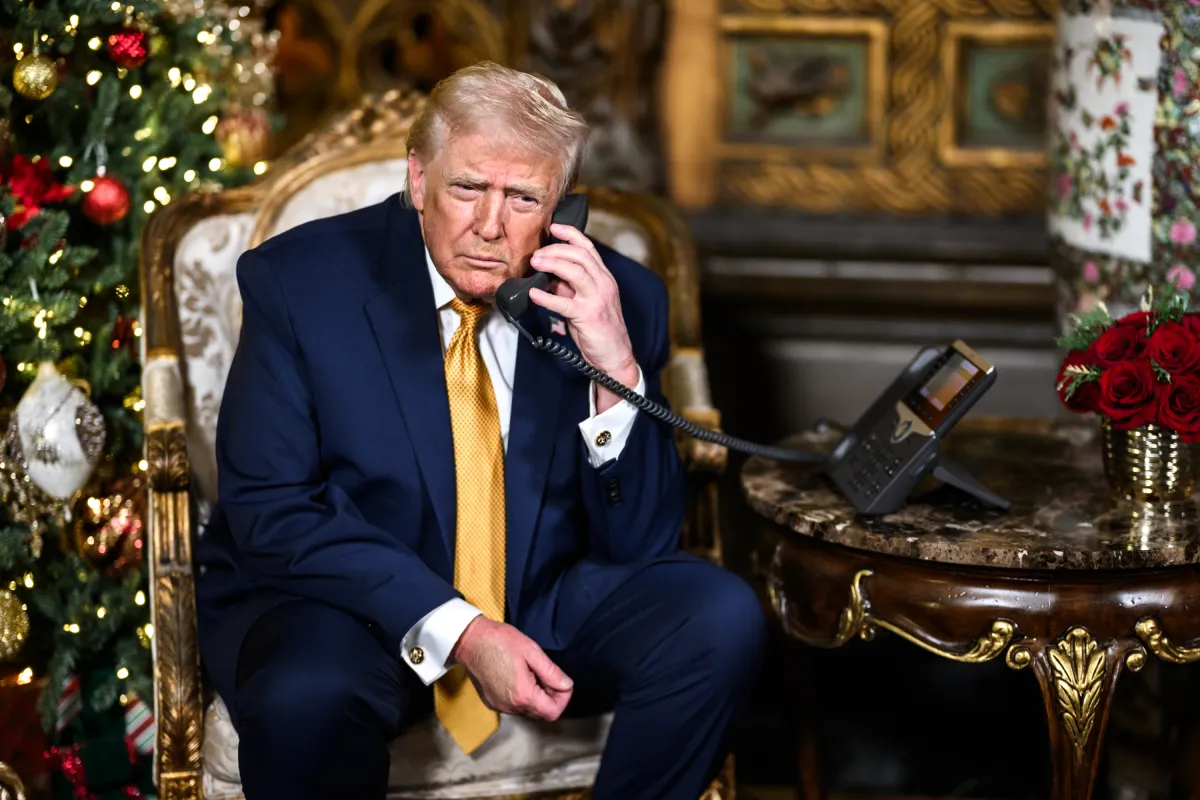 Donald Trump ao telefone