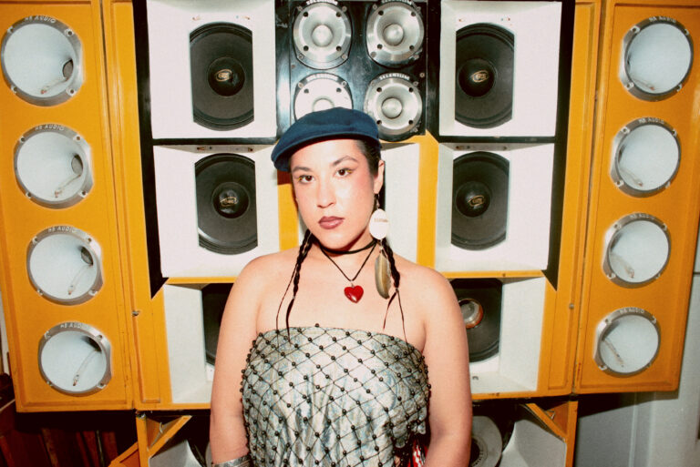 Posada lança 'Flecha Envenenada', álbum que une música urbana latina e memória indígena