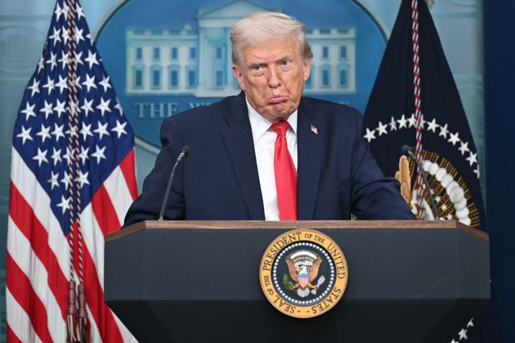 O presidente dos Estados Unidos, Donald Trump, um dos expoentes dessa cultura do absurdo