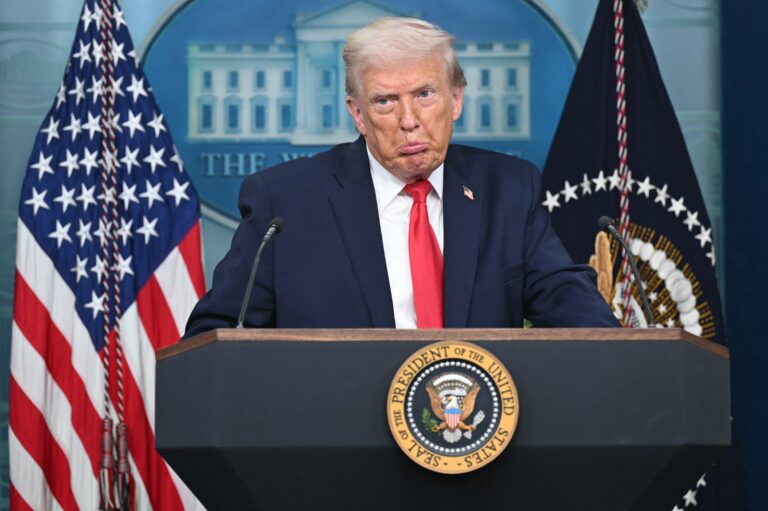 Economia e guerra no Irã fazem popularidade de Trump despencar para 36%