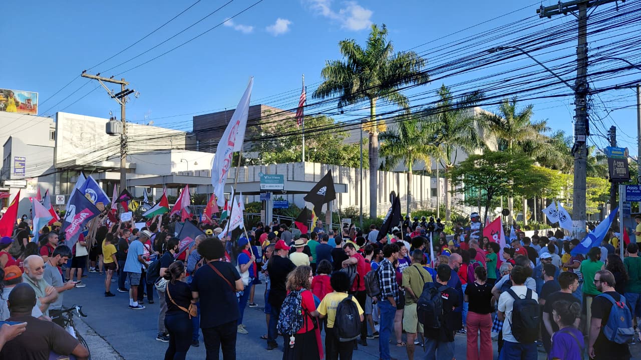 Ato em frente ao consulado dos EUA em Porto Alegre faz parte da agenda de mobilização
