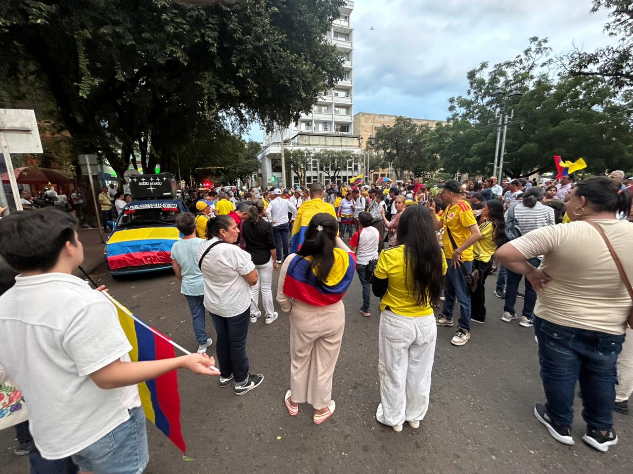 Manifestantes se concentram em Cúcuta, na fronteira com a Venezuela, em ato convocado pelo governo colombiano em defesa da soberania nacional