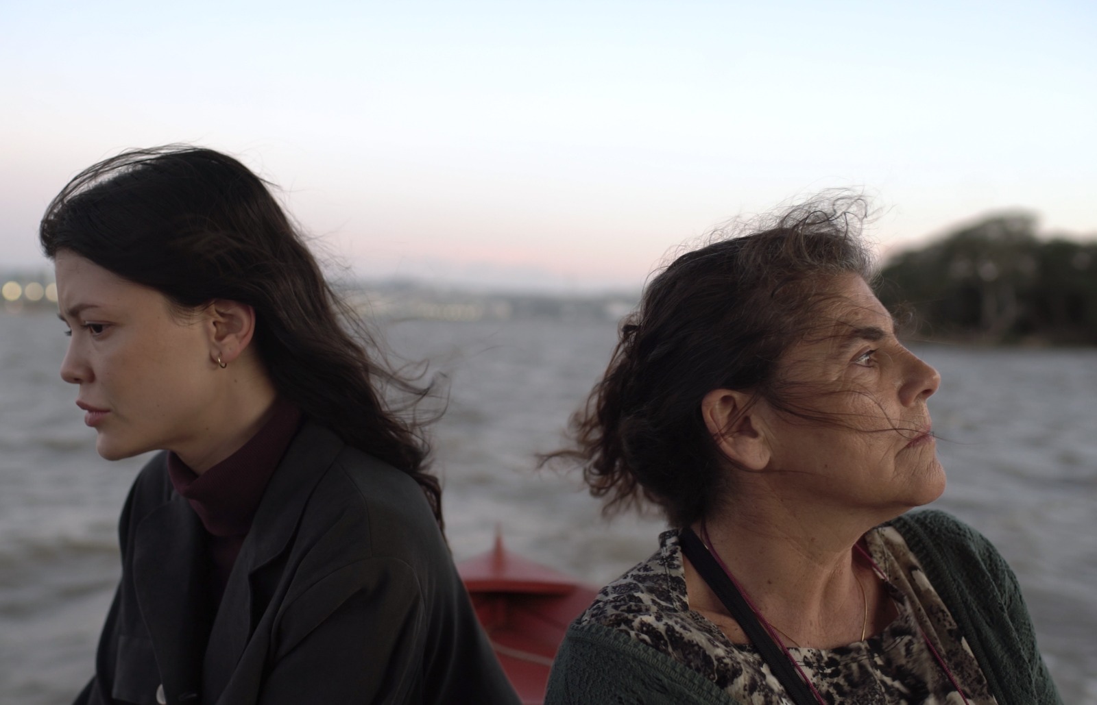 Rafaela (Vitória Strada) e Nice (Liane Venturella) são as protagonistas da produção gaúcha Caju, Meu Amigo