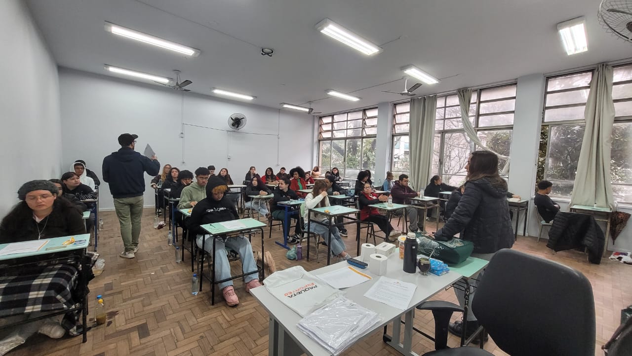 Os cursinhos populares nascem de uma inquietude em torno da democratização da educação e florescem a partir da coletividade