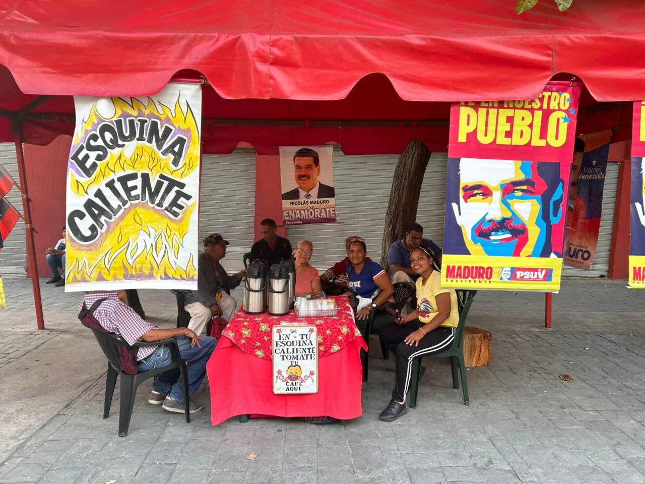 Esquina Caliente, ponto de encontro histórico de chavistas em Caracas, se mobiliza em defesa da libertação de Nicolás Maduro