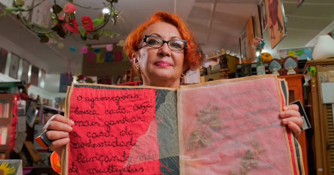 A professora e historiadora Adelaide Gonçalves é guardiã de obras raras