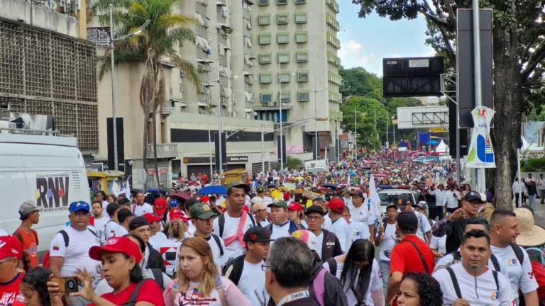 Marcha na Venezuela celebra a queda de Pérez Jiménez e exige liberdade para Maduro