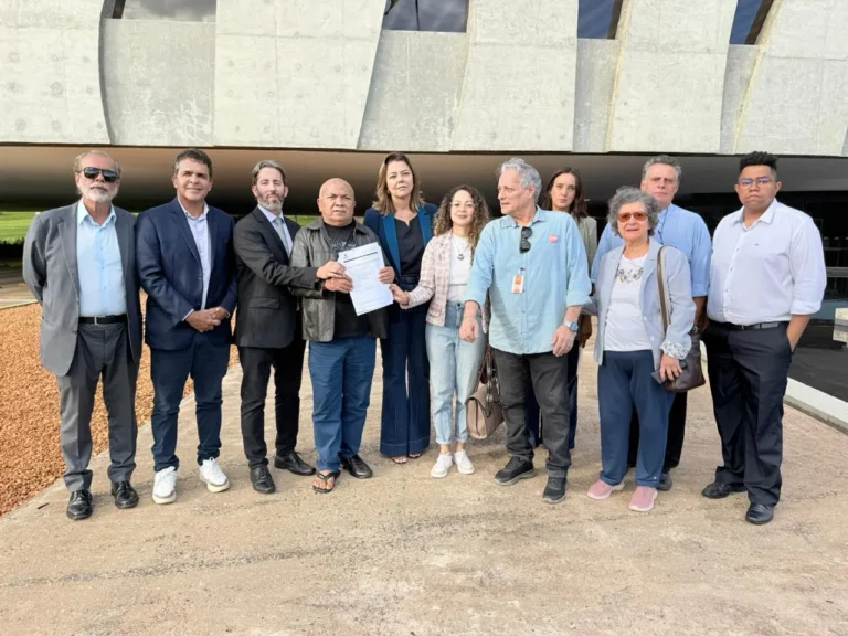 PT, PV, Rede, PCdoB e PDT protocolam pedido de afastamento do governador Ibaneis Rocha no STJ