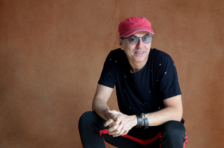 'Há momentos em que o mundo pede mais ação e menos poesia', diz Zeca Baleiro sobre a Venezuela
