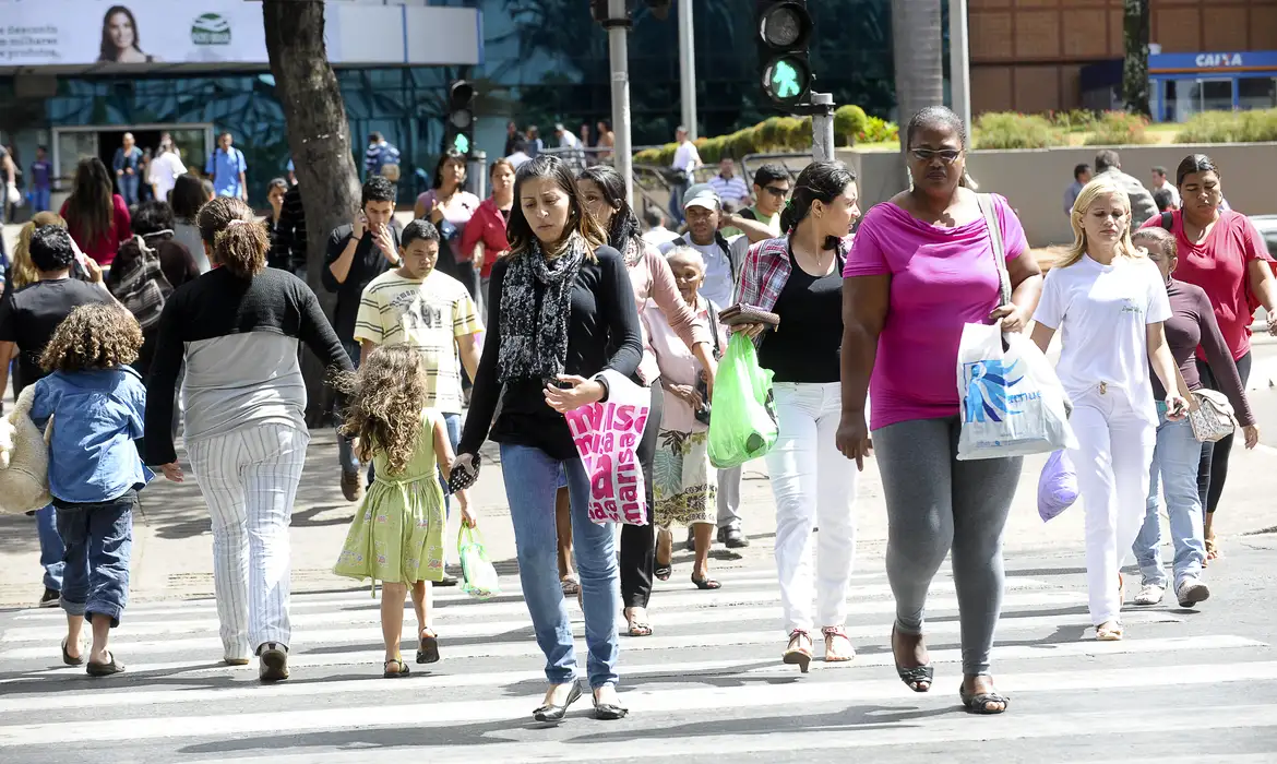 O número de carteira assinada no ano também foi o mais alto já registrado: 38,9 milhões de pessoas, expansão de 1 milhão na comparação com o ano anterior.
