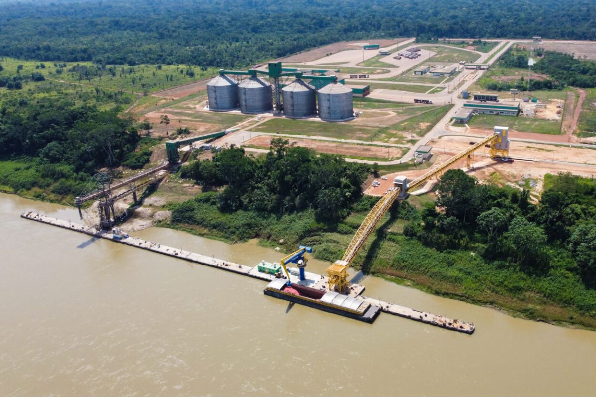O grupo Amaggi figura no top 10 do ranking da revista Forbes das maiores empresas do agronegócio brasileiro; Na foto, complexo de Portochuelo, em Porto Velho, onde a companhia possui fábrica de fertilizantes