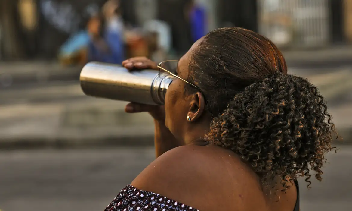 Além da proteção solar, hidratação também é indispensável