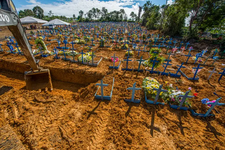 Cemitério Público Nossa Senhora Aparecida, em Manaus, teve que ampliar número de sepulturas para vítimas de covid-19