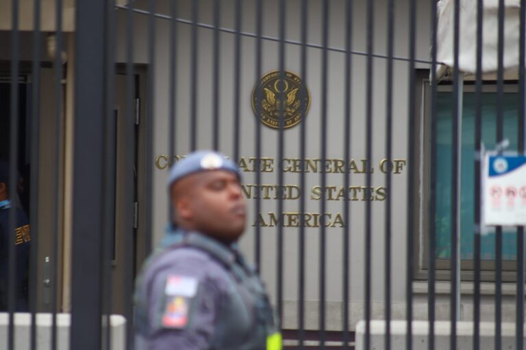 EUA tentam criar clima de pânico no Brasil para interferir nas eleições, analisa especialista