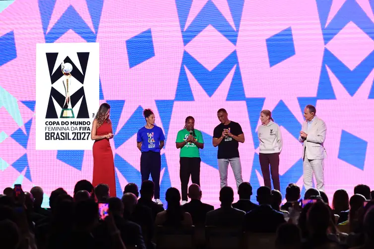 ristiane, Fomiga e Cafu (centro da imagem) participaram do evento de lançamento da marca e identidade sonora da Copa do Mundo Feminina de futebol de 2027