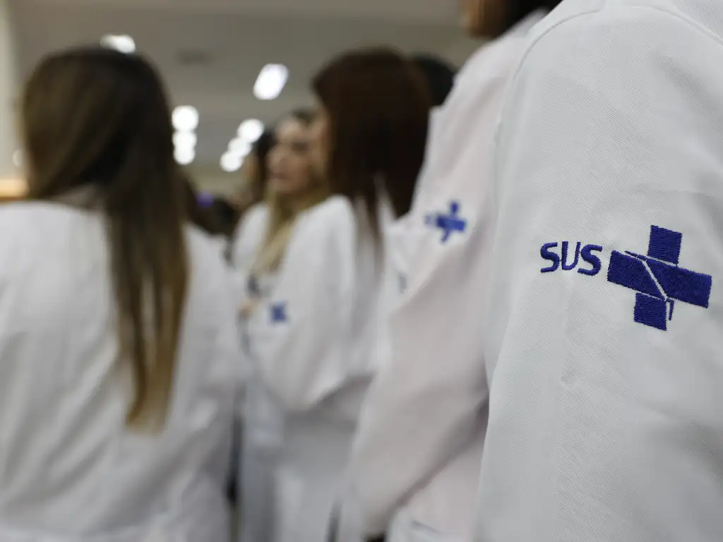 Médicos do Programa Mais Médicos durante visita no Super Centro Carioca de Saúde, em Benfica, no Rio de Janeiro