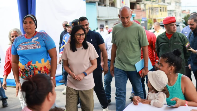 Presidente em exercício, Delcy Rodríguez pede unidade para paz na Venezuela