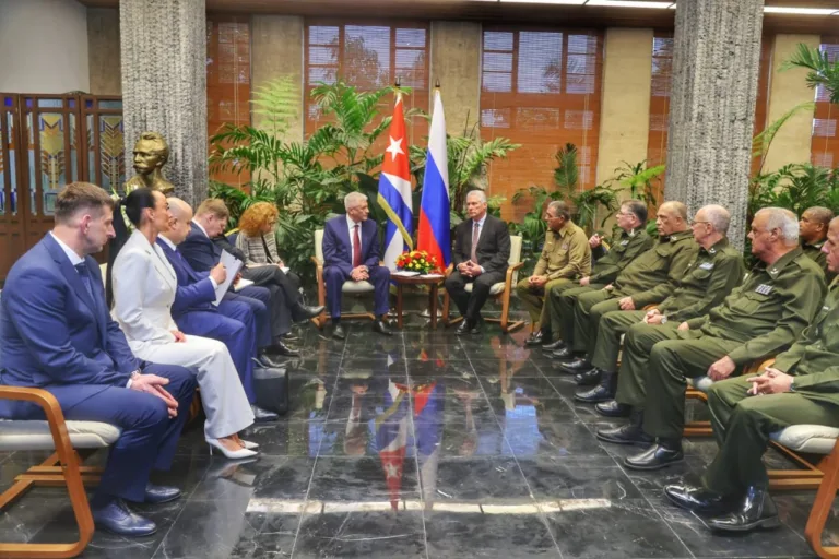 Em meio a ameaças de Trump, ministro russo visita Cuba e se reúne com Raúl Castro