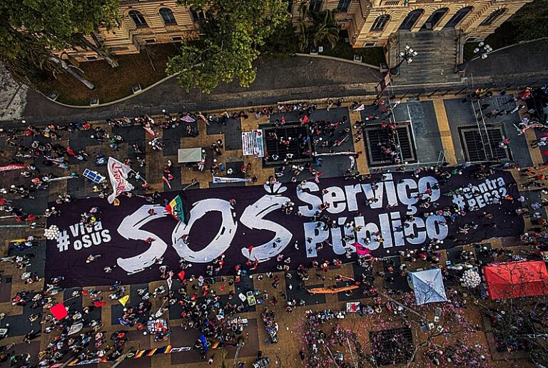 Reforma Administrativa perde assinaturas, mas segue como ameaça no Congresso