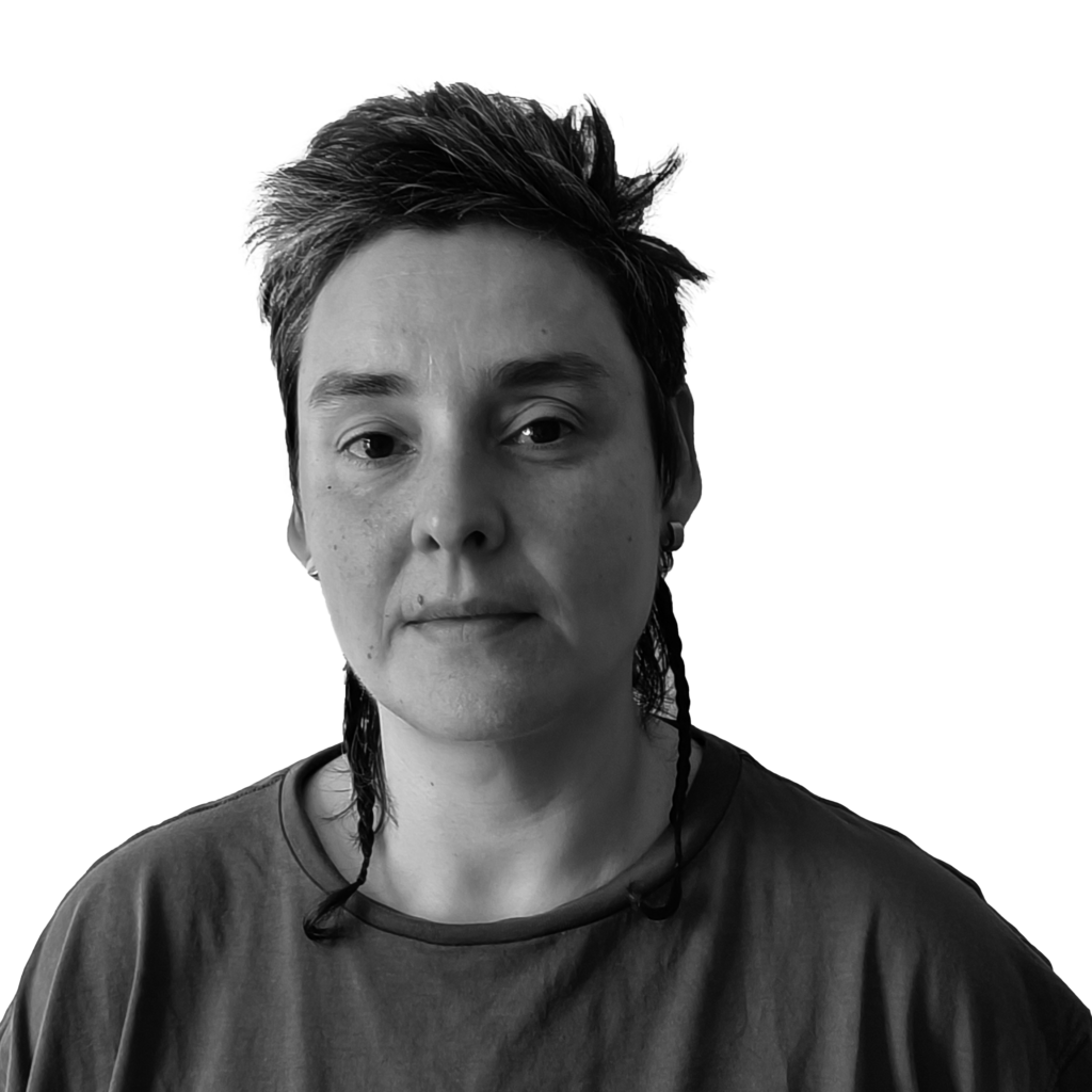 Juliana Perdigão, cantora, compositora e instrumentista