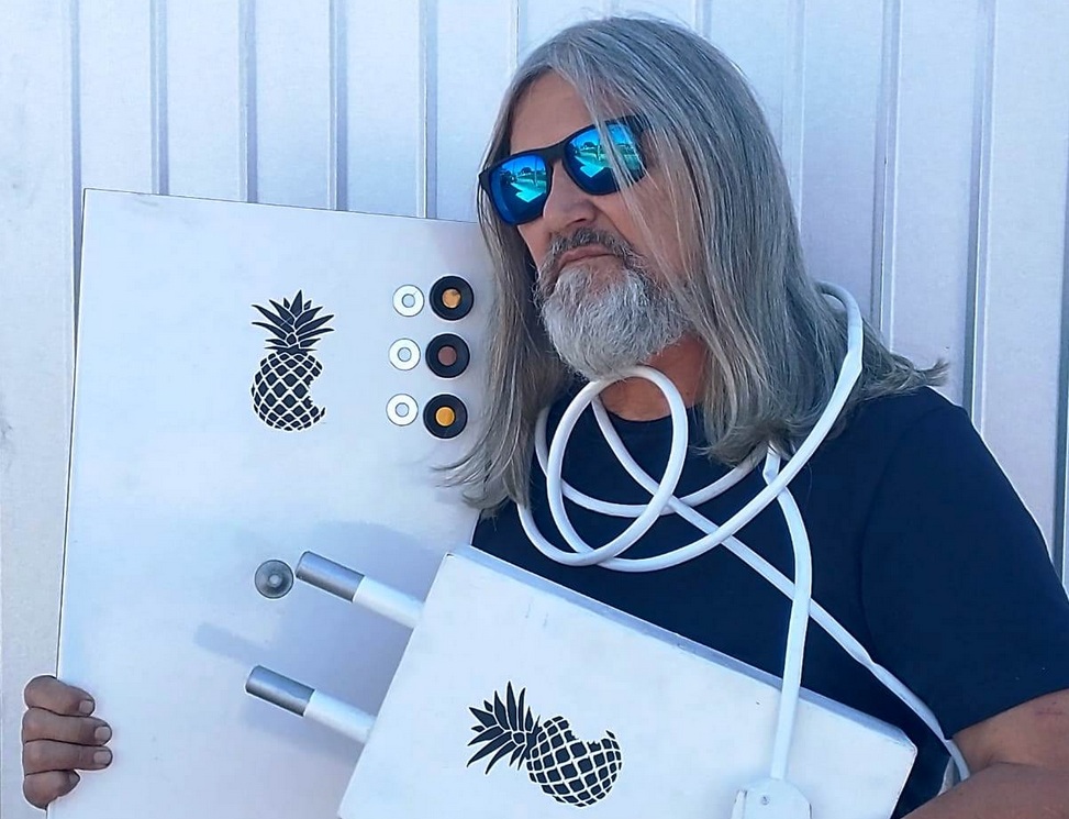 Após uma trajetória de 40 anos como biólogo e professor, Maloca Johnson transitou das ciências para as artes
