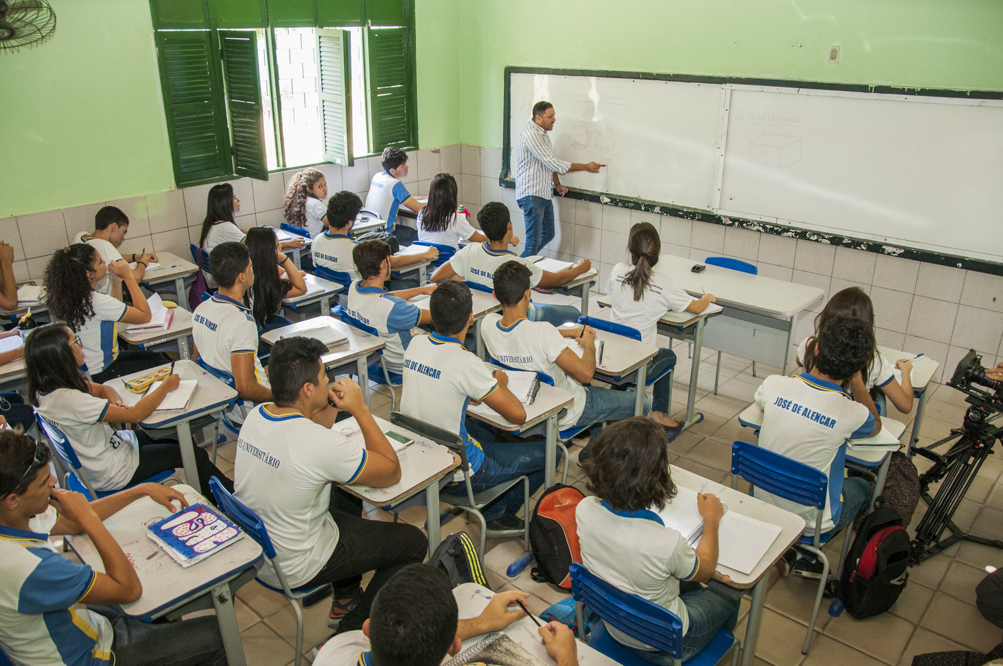 A Rede Municipal de Ensino de Fortaleza já realizou as matrículas de alunos novatos e veteranos, mas a Secretaria de Educação do Estado do Ceará (Seduc) segue com as matrículas abertas até o dia 21 de janeiro de 2026.
