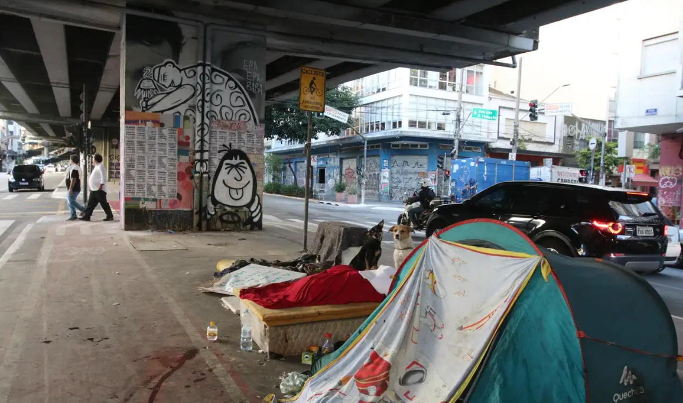 Barracas de moradores de rua no centro de São Paulo