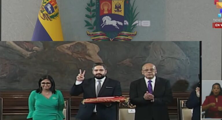 'Assumo com dor, mas com honra', diz presidenta interina da Venezuela ao tomar posse