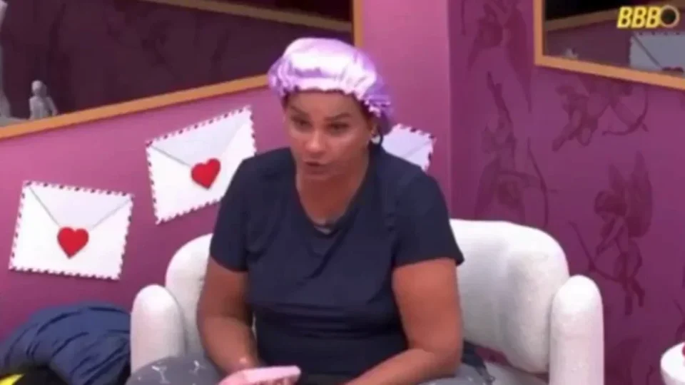 Na estreia do reality show, na segunda-feira (12), a atriz afirmou que o Bolsa Família incentiva o abandono escolar